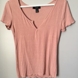 V-neck t-shirt